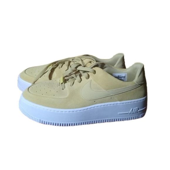 Nike Women Air Force 1 Sage Low Size 11 NEW - Picture 2 of 4